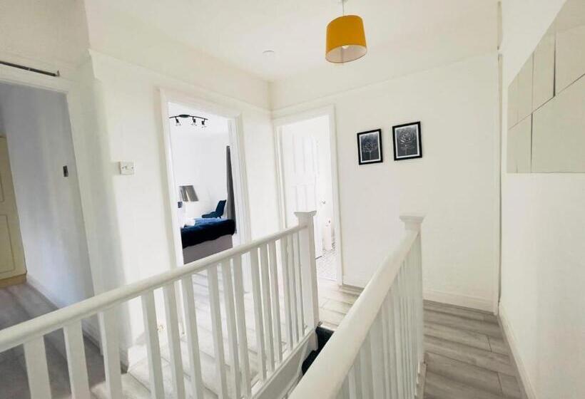 پانسیون Sariyu Space Luton