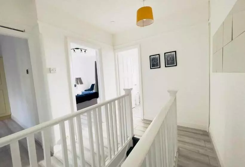 پانسیون Sariyu Space Luton