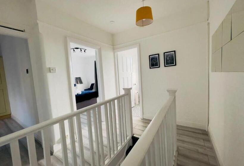 پانسیون Sariyu Space Luton