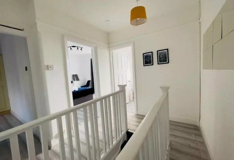 پانسیون Sariyu Space Luton