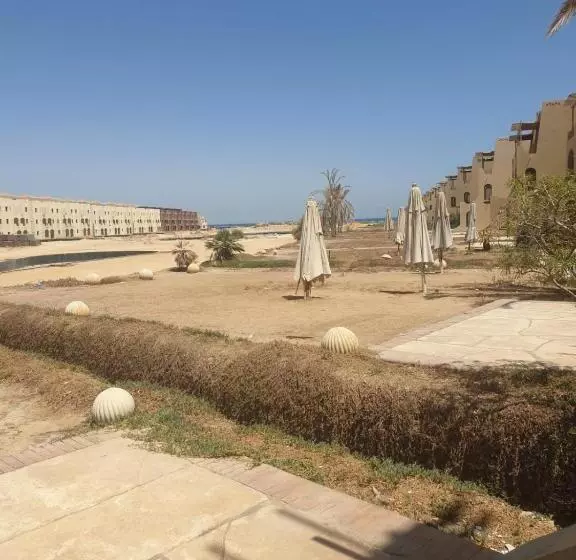 استراحتگاه لاسرينا بالم بيتش مرحلة خورشيد لاند سكيب غير مكتمل للايجار اليومي او الشهري او السنوي