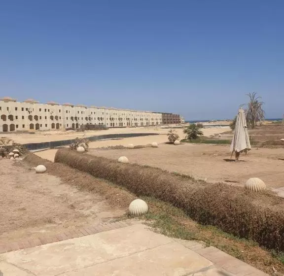 استراحتگاه لاسرينا بالم بيتش مرحلة خورشيد لاند سكيب غير مكتمل للايجار اليومي او الشهري او السنوي