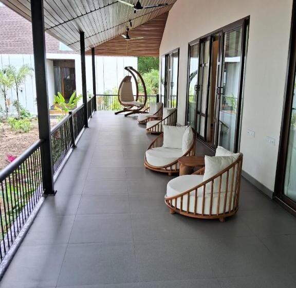 리조트 Sandesh Water Edge Kabini