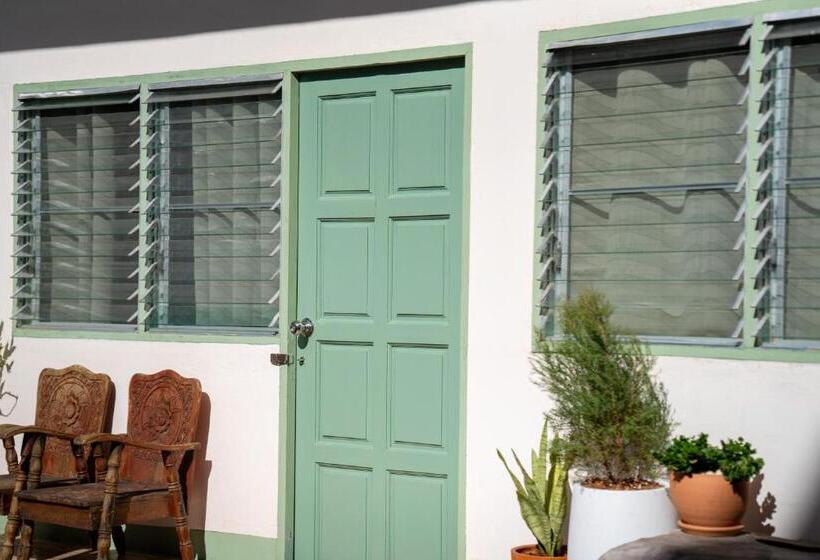 Ta Kaew Hostel ตาแก้ว โฮสเทล