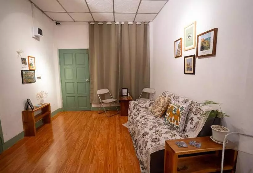 Ta Kaew Hostel ตาแก้ว โฮสเทล