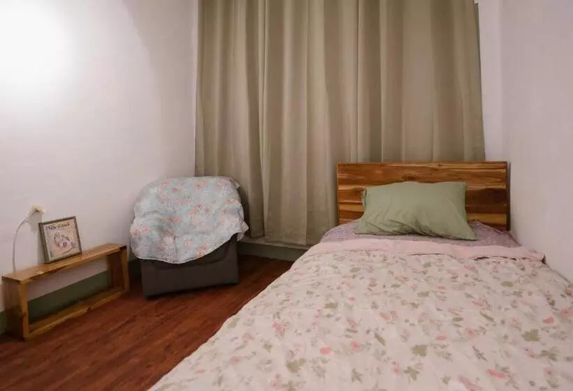 Ta Kaew Hostel ตาแก้ว โฮสเทล