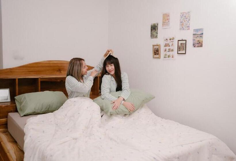 Ta Kaew Hostel ตาแก้ว โฮสเทล