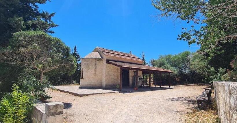 Arodes Asteria Volunteer & Youth Eco Hostel