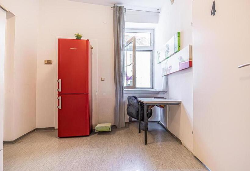 هاستل Near Schönbrunn Economy Rooms In Shared Apartment At Meidling Train Station