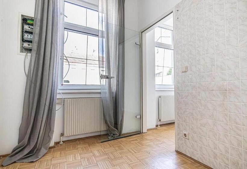 هاستل Near Schönbrunn Economy Rooms In Shared Apartment At Meidling Train Station