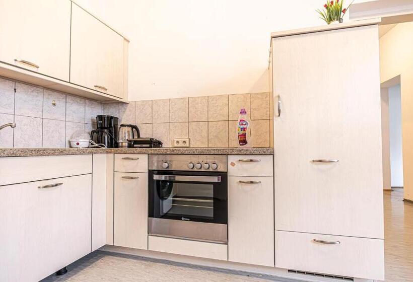 هاستل Near Schönbrunn Economy Rooms In Shared Apartment At Meidling Train Station