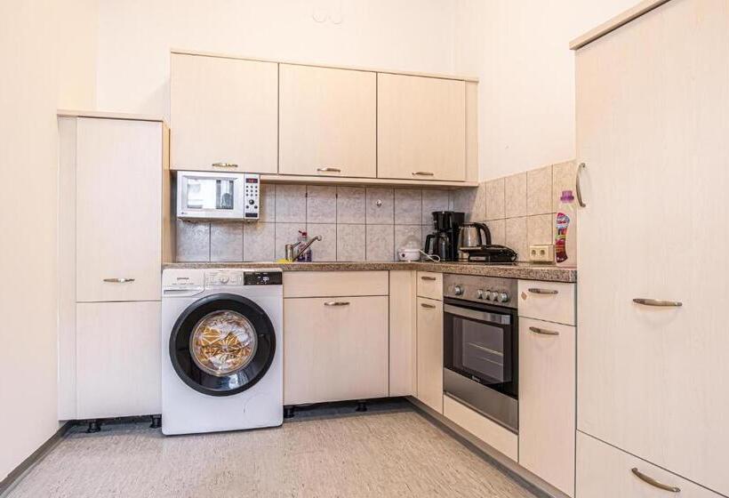 هاستل Near Schönbrunn Economy Rooms In Shared Apartment At Meidling Train Station