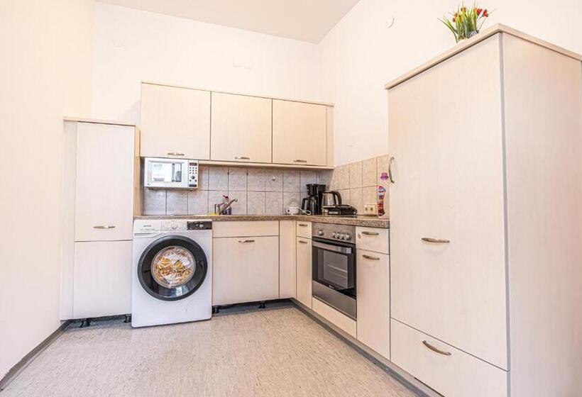 هاستل Near Schönbrunn Economy Rooms In Shared Apartment At Meidling Train Station