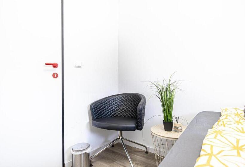 هاستل Near Schönbrunn Economy Rooms In Shared Apartment At Meidling Train Station