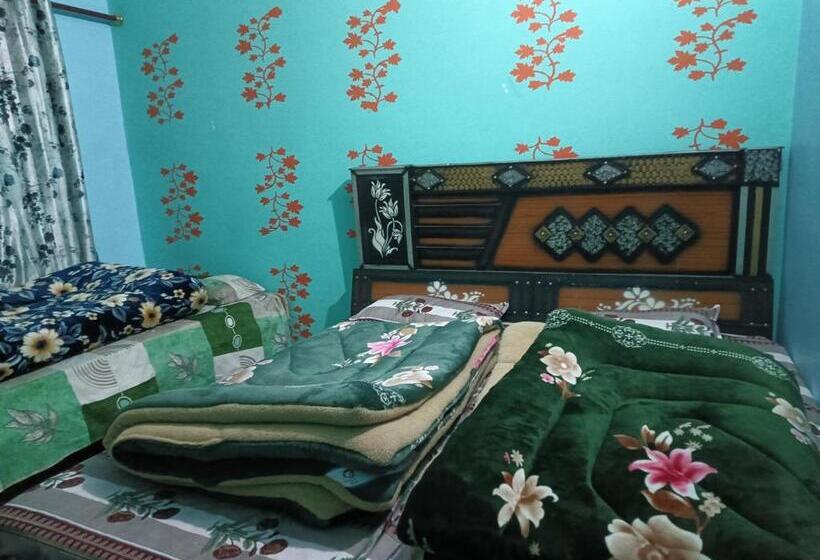 ホテル Seva Palace