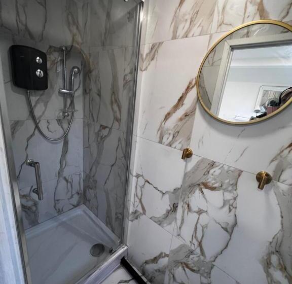 膳宿费 Lovely Ensuite Room In Corby