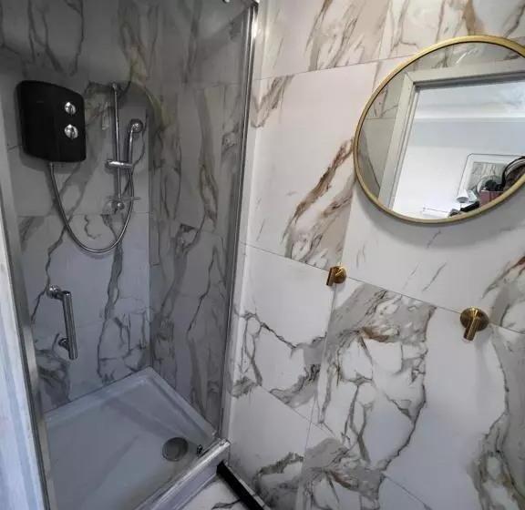 ペンション Lovely Ensuite Room In Corby