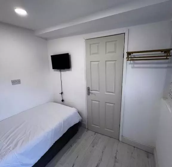 ペンション Lovely Ensuite Room In Corby