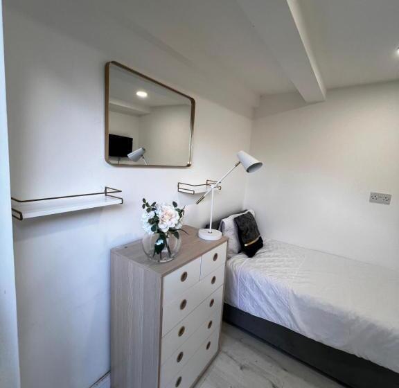 膳宿费 Lovely Ensuite Room In Corby