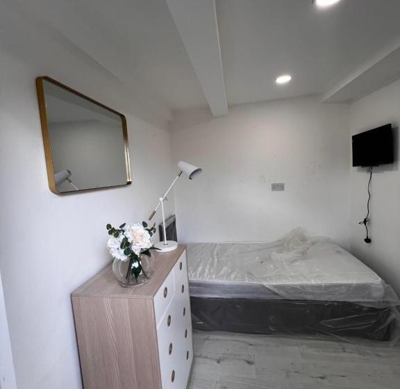 膳宿费 Lovely Ensuite Room In Corby