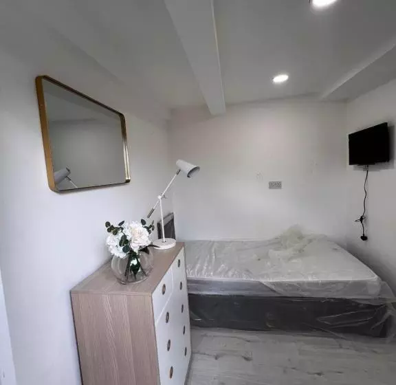 ペンション Lovely Ensuite Room In Corby
