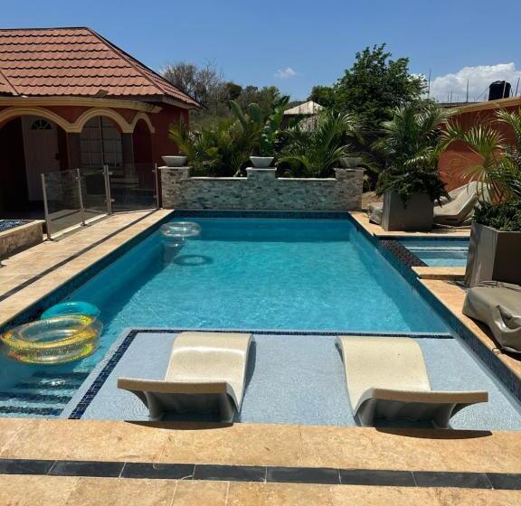 پانسیون Summer Lyns Escape