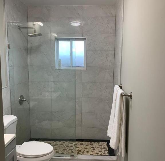 پانسیون Summer Lyns Escape