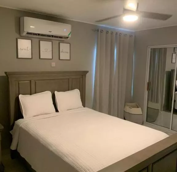 پانسیون Summer Lyns Escape