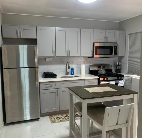 پانسیون Summer Lyns Escape