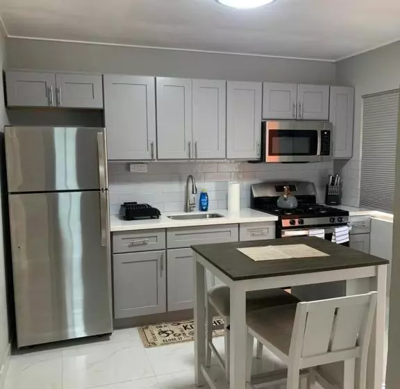 پانسیون Summer Lyns Escape