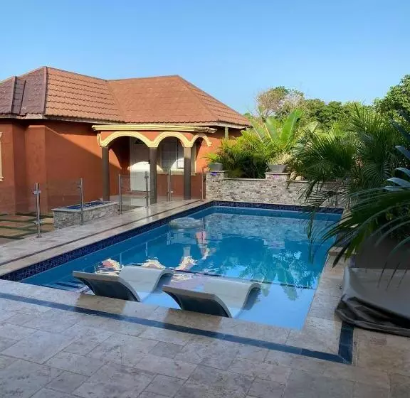 پانسیون Summer Lyns Escape