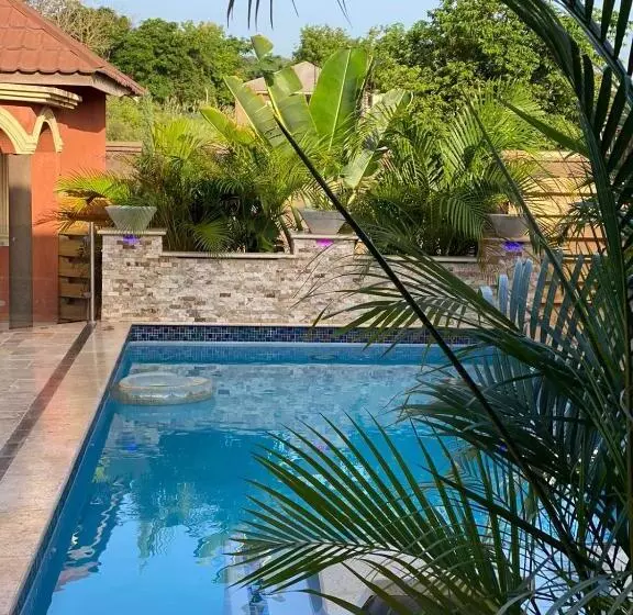 پانسیون Summer Lyns Escape