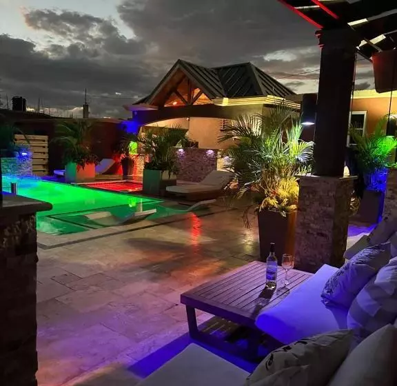 پانسیون Summer Lyns Escape