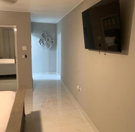 پانسیون Summer Lyns Escape