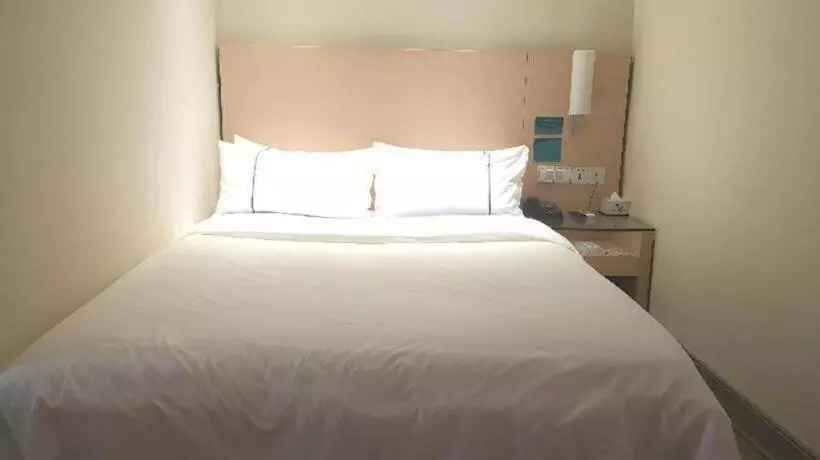 ホテル City Comfort Inn Wuzhou Municipal Square