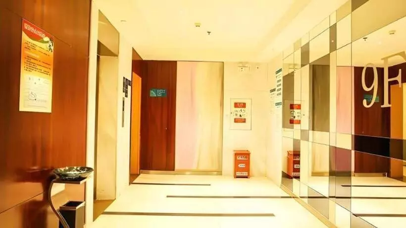 ホテル City Comfort Inn Wuzhou Municipal Square