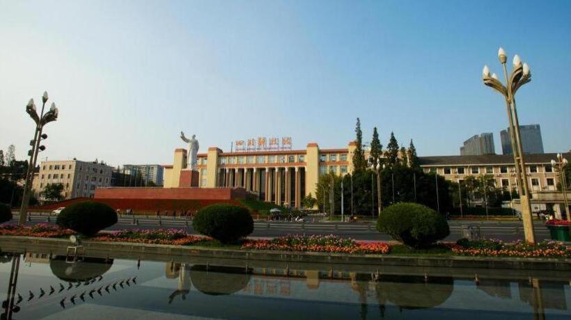 בית מלון כפרי Jinjiang Inn Chendu Taikoo Li Dongfeng Bridge