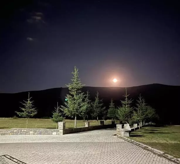 هتل Stani I Hoxhes