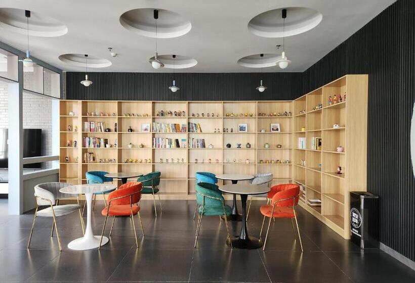 Albergue 伊宁背包拾年青年旅舍