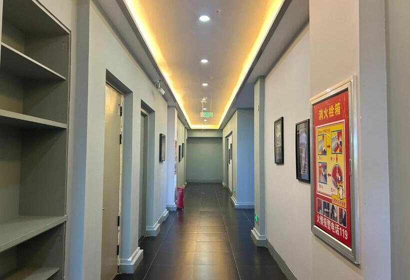 Albergue 伊宁背包拾年青年旅舍