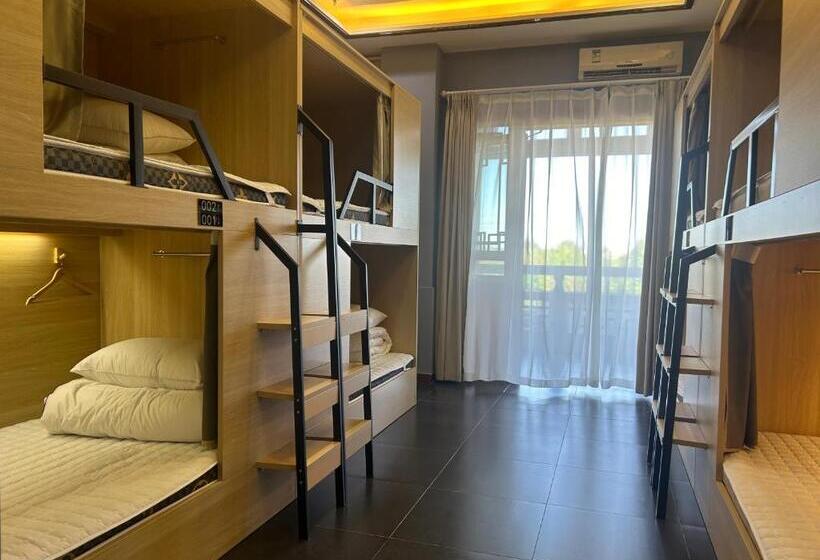 Albergue 伊宁背包拾年青年旅舍