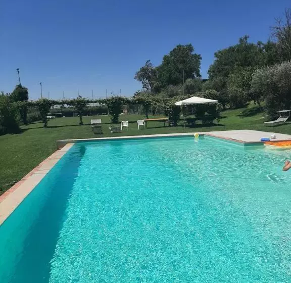 هتل Agriturismo Il Mandorlo