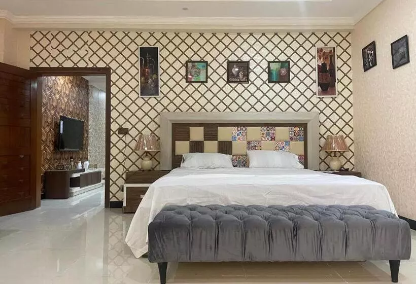 پانسیون Crown Inn Apartments