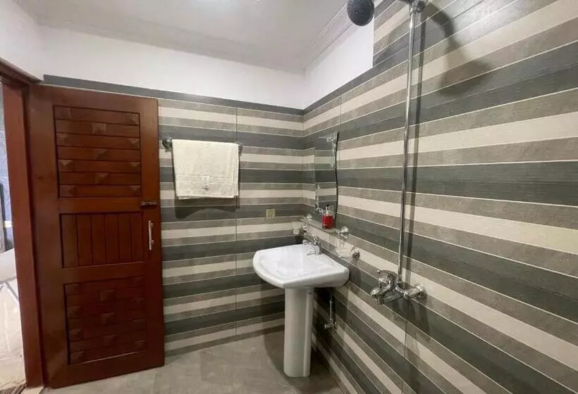 پانسیون Crown Inn Apartments
