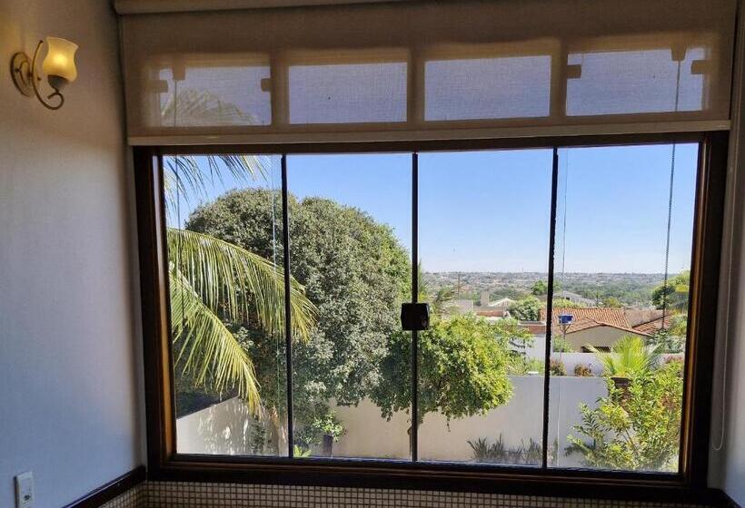 پانسیون Pousada Solar Dos Pássaros