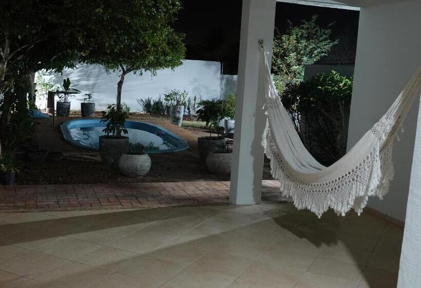 پانسیون Pousada Solar Dos Pássaros