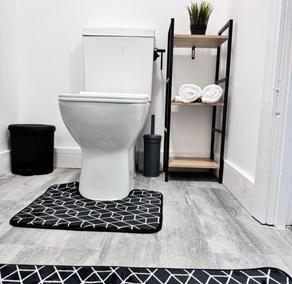 ペンション Stay In Ashford, Heathrow