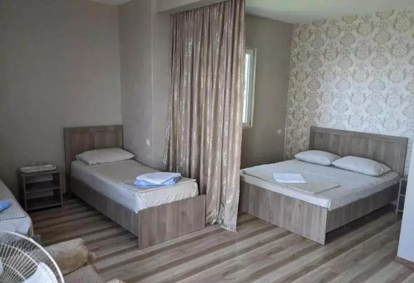 پانسیون Tsisa House