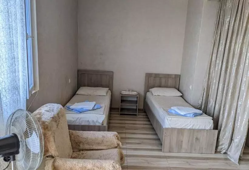 پانسیون Tsisa House