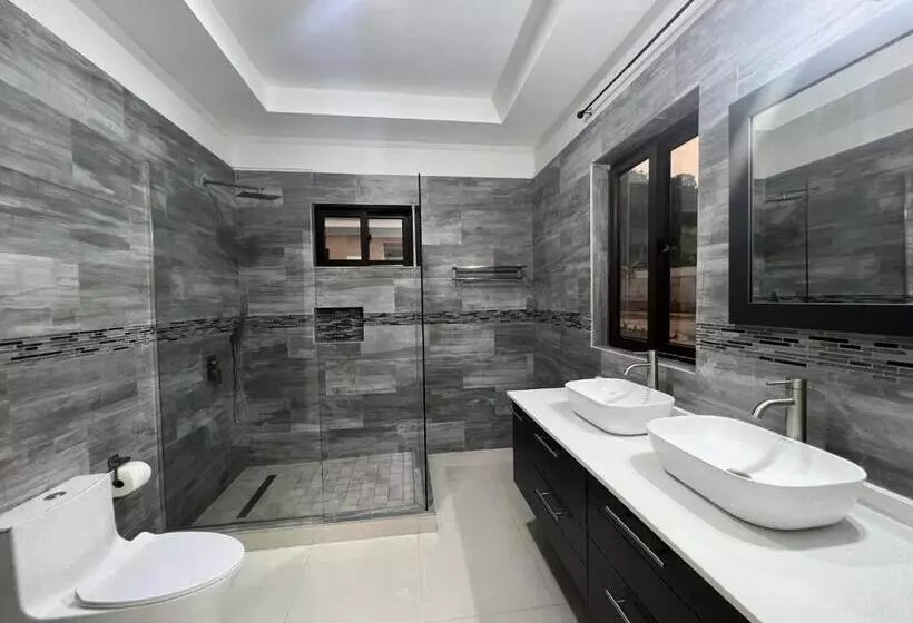 تختخواب و صبحانه Honey S Hidden Villa